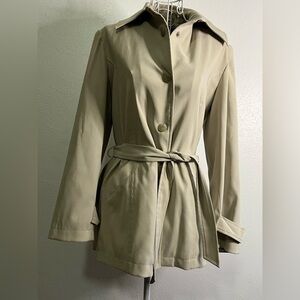 Braetan lightweight cream-colored coat, Size S. like new condition.